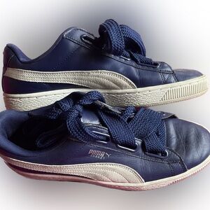 Blue leather PUMA shoes - size women’s 9 or men’s size 7.